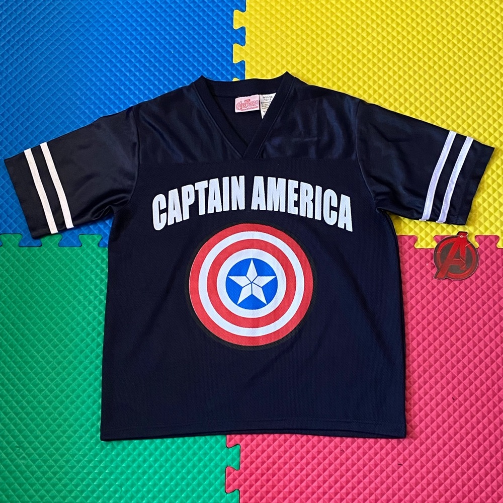 Boy clothes Captain America T-shirt size 10/12